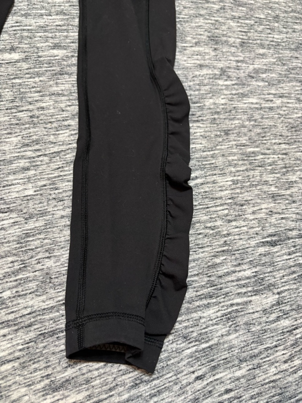 Lululemon Speed Tight Black with Ruffle Size 6 - Picture 2 of 8